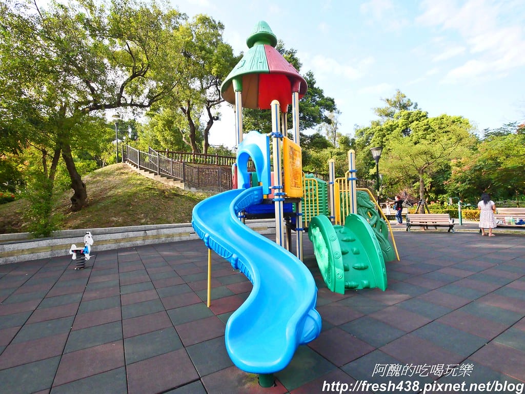 【新北免費景點】鶯歌永吉公園,特色遊戲場全新啟用,地址/停車場/設備內容/公廁位置全公開,孩子們的快樂天堂。 - 第7張圖 P1011878