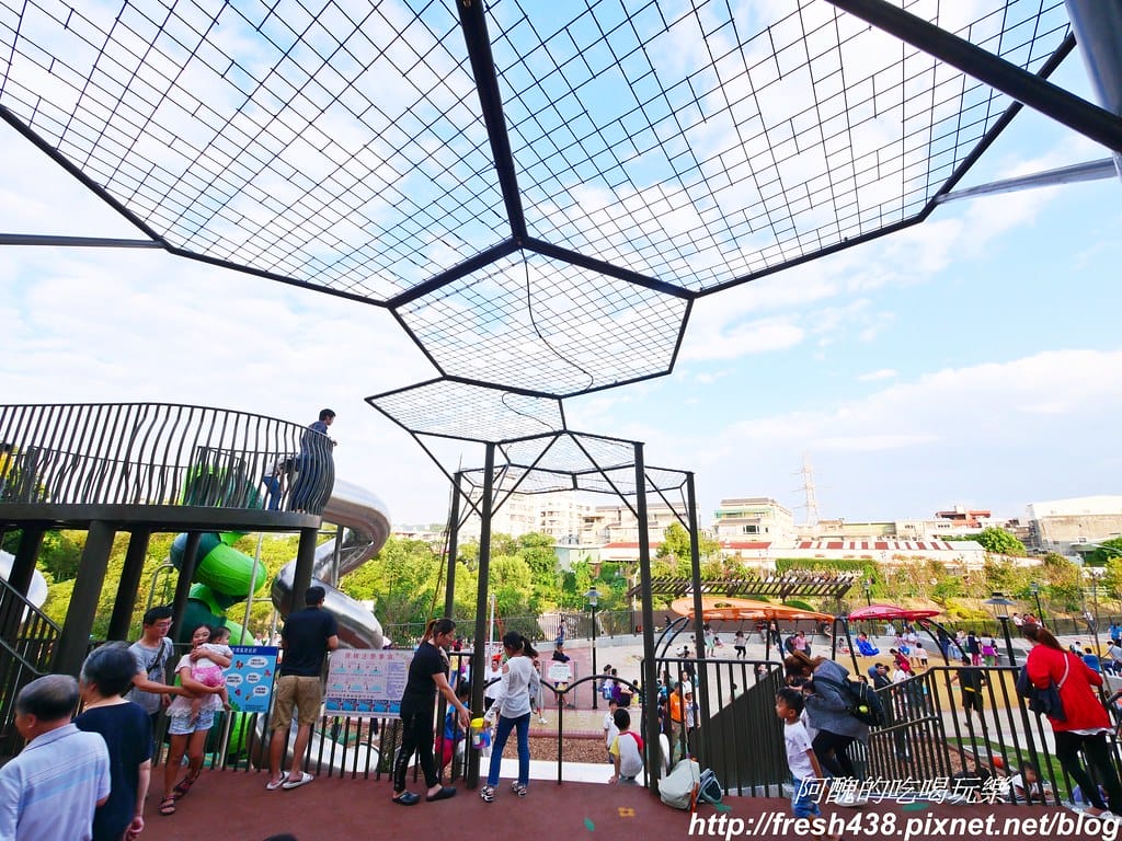 【新北免費景點】鶯歌永吉公園,特色遊戲場全新啟用,地址/停車場/設備內容/公廁位置全公開,孩子們的快樂天堂。 - 第23張圖 P1011895