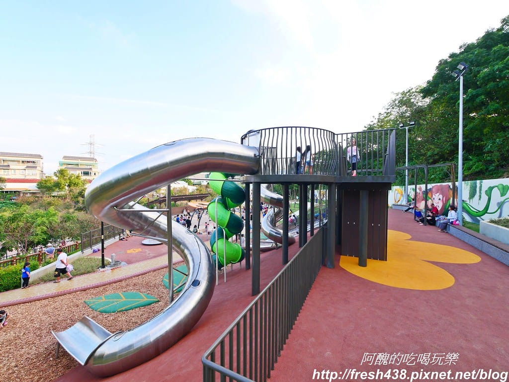 【新北免費景點】鶯歌永吉公園,特色遊戲場全新啟用,地址/停車場/設備內容/公廁位置全公開,孩子們的快樂天堂。 - 第60張圖 P1011951