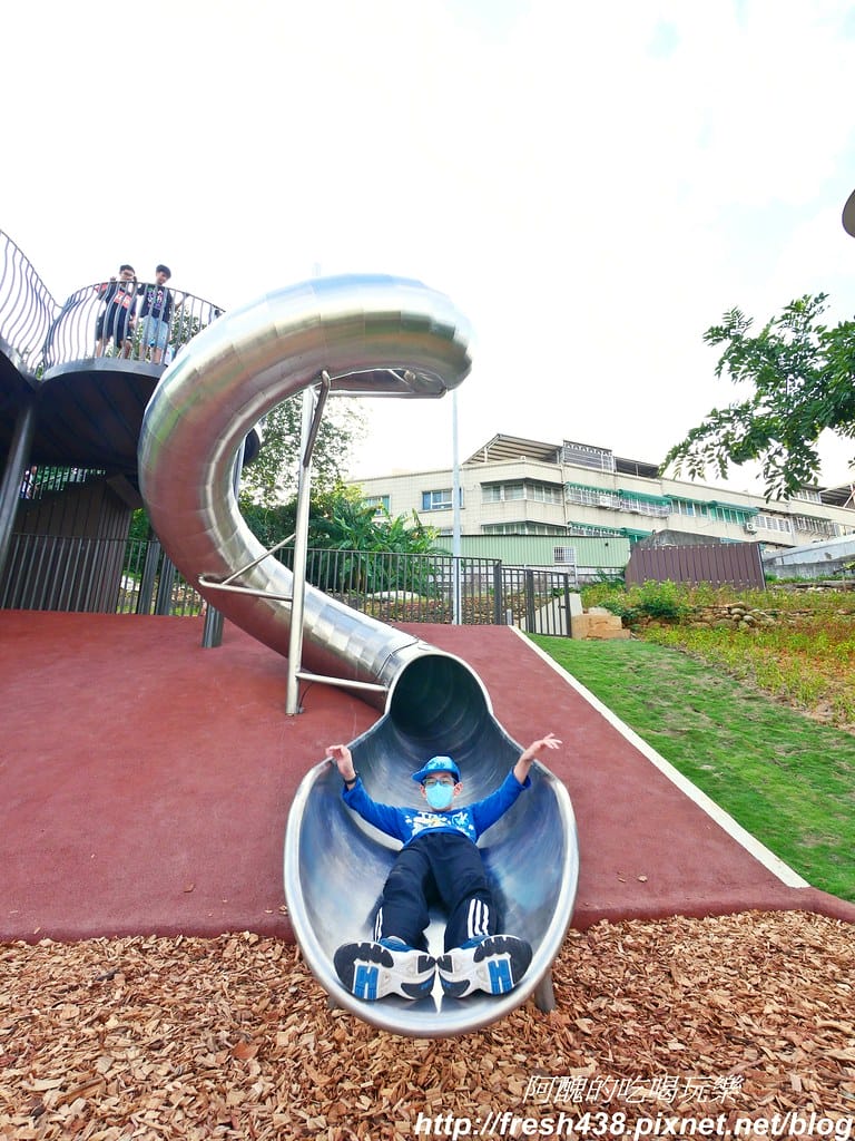 【新北免費景點】鶯歌永吉公園,特色遊戲場全新啟用,地址/停車場/設備內容/公廁位置全公開,孩子們的快樂天堂。 - 第18張圖 P1011891