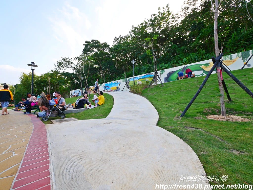 【新北免費景點】鶯歌永吉公園,特色遊戲場全新啟用,地址/停車場/設備內容/公廁位置全公開,孩子們的快樂天堂。 - 第55張圖 P1011941