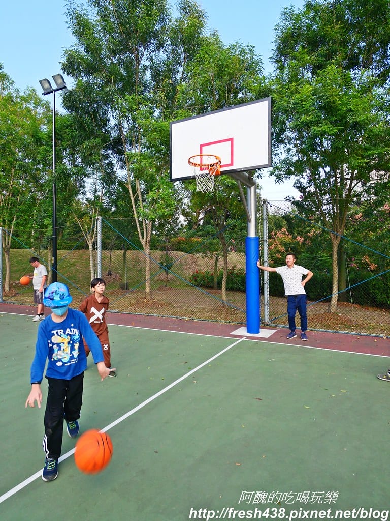 【新北免費景點】鶯歌永吉公園,特色遊戲場全新啟用,地址/停車場/設備內容/公廁位置全公開,孩子們的快樂天堂。 - 第12張圖 P1011970