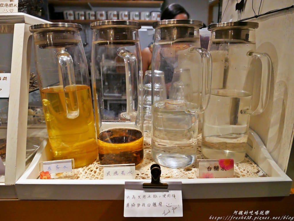 【基隆火車站美食】暖日咖啡(Warm day cafe),療癒系咖啡廳,必點麻糬鬆餅,奶類飲品的拉花讓人好驚豔! - 第9張圖 P1680063