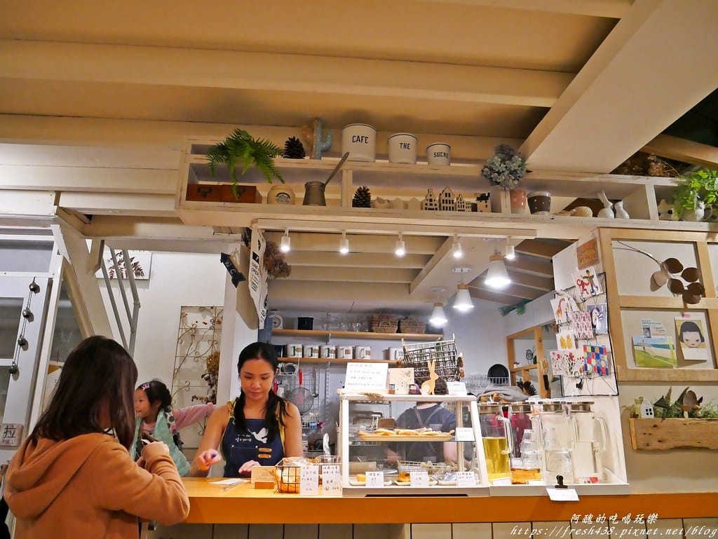 【基隆火車站美食】暖日咖啡(Warm day cafe),療癒系咖啡廳,必點麻糬鬆餅,奶類飲品的拉花讓人好驚豔! - 第8張圖 P1680068