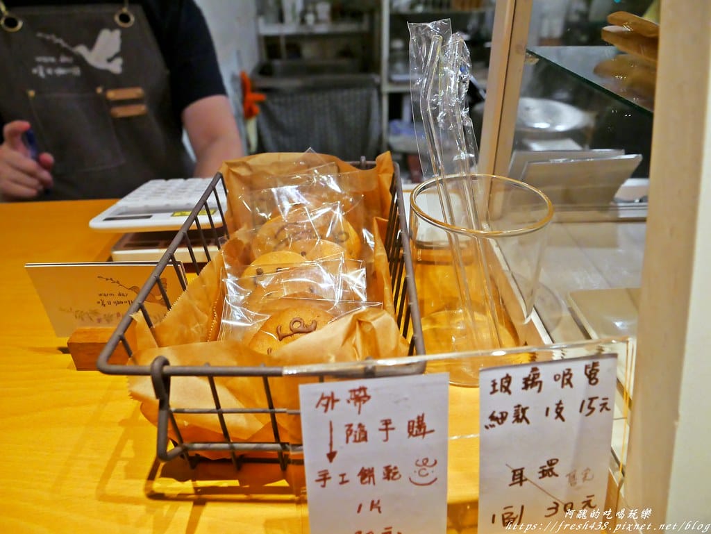 【基隆火車站美食】暖日咖啡(Warm day cafe),療癒系咖啡廳,必點麻糬鬆餅,奶類飲品的拉花讓人好驚豔! - 第11張圖 P1680065