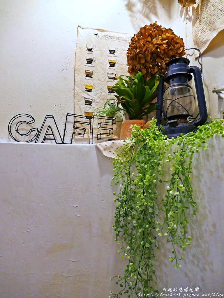 【基隆火車站美食】暖日咖啡(Warm day cafe),療癒系咖啡廳,必點麻糬鬆餅,奶類飲品的拉花讓人好驚豔! - 第6張圖 P1680044