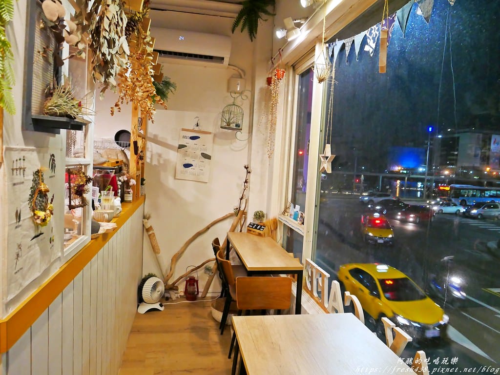 【基隆火車站美食】暖日咖啡(Warm day cafe),療癒系咖啡廳,必點麻糬鬆餅,奶類飲品的拉花讓人好驚豔! - 第15張圖 P1680079