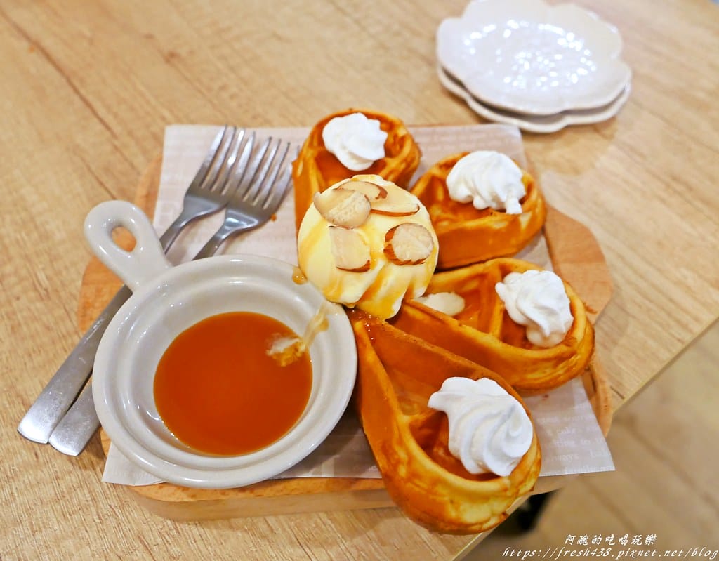 【基隆火車站美食】暖日咖啡(Warm day cafe),療癒系咖啡廳,必點麻糬鬆餅,奶類飲品的拉花讓人好驚豔! - 第52張圖 P1680111