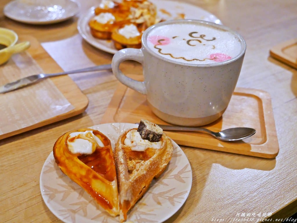 【基隆火車站美食】暖日咖啡(Warm day cafe),療癒系咖啡廳,必點麻糬鬆餅,奶類飲品的拉花讓人好驚豔! - 第50張圖 P1680103
