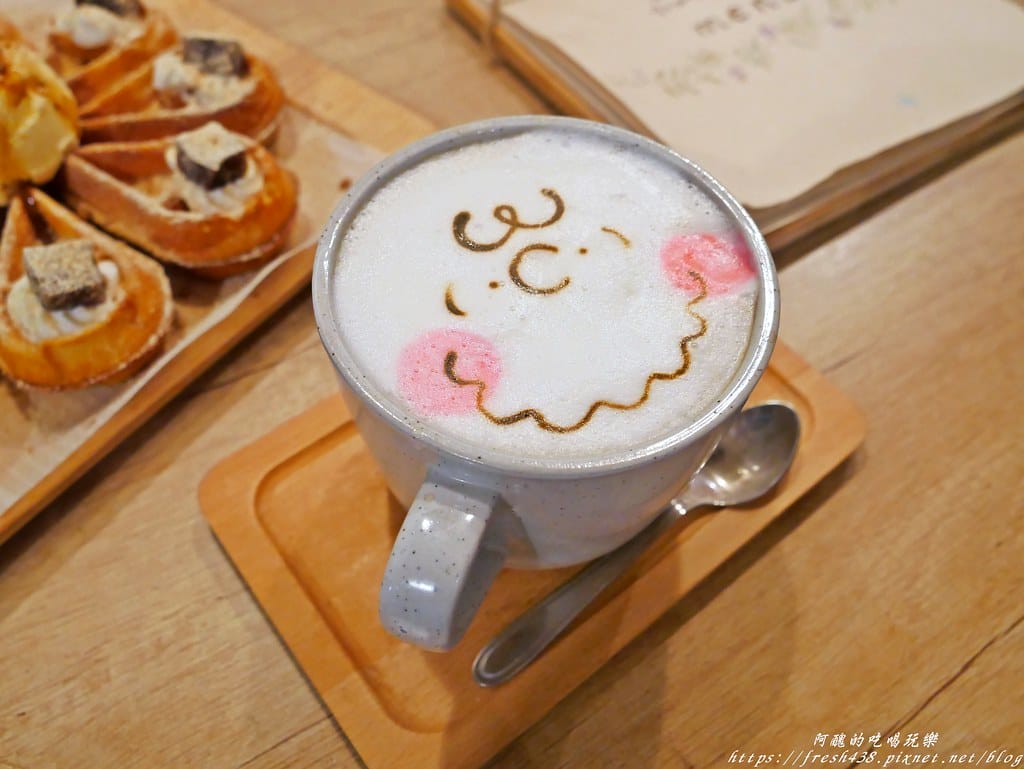 【基隆火車站美食】暖日咖啡(Warm day cafe),療癒系咖啡廳,必點麻糬鬆餅,奶類飲品的拉花讓人好驚豔! - 第41張圖 P1680087