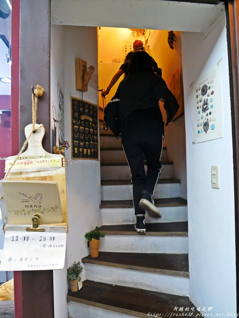 【基隆火車站美食】暖日咖啡(Warm day cafe),療癒系咖啡廳,必點麻糬鬆餅,奶類飲品的拉花讓人好驚豔! - 第5張圖 P1680043