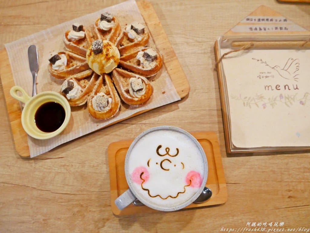 【基隆火車站美食】暖日咖啡(Warm day cafe),療癒系咖啡廳,必點麻糬鬆餅,奶類飲品的拉花讓人好驚豔! - 第40張圖 P1680086