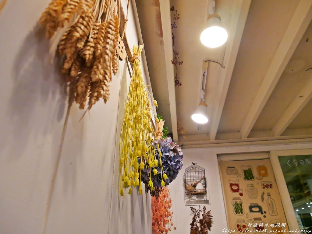 【基隆火車站美食】暖日咖啡(Warm day cafe),療癒系咖啡廳,必點麻糬鬆餅,奶類飲品的拉花讓人好驚豔! - 第14張圖 P1680069