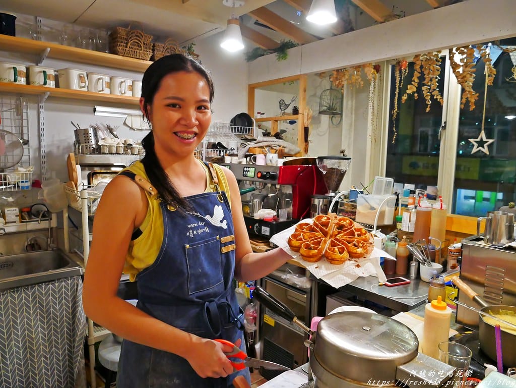 【基隆火車站美食】暖日咖啡(Warm day cafe),療癒系咖啡廳,必點麻糬鬆餅,奶類飲品的拉花讓人好驚豔! - 第39張圖 P1680082