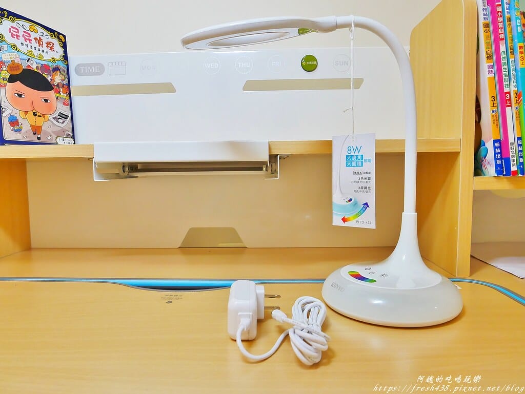 【傢俱推薦】生活誠品-兒童成長書桌椅,可升降、符合人體工學,讓您從幼兒用到成人,讀書寫字繪畫更得力。 - 第38張圖 33
