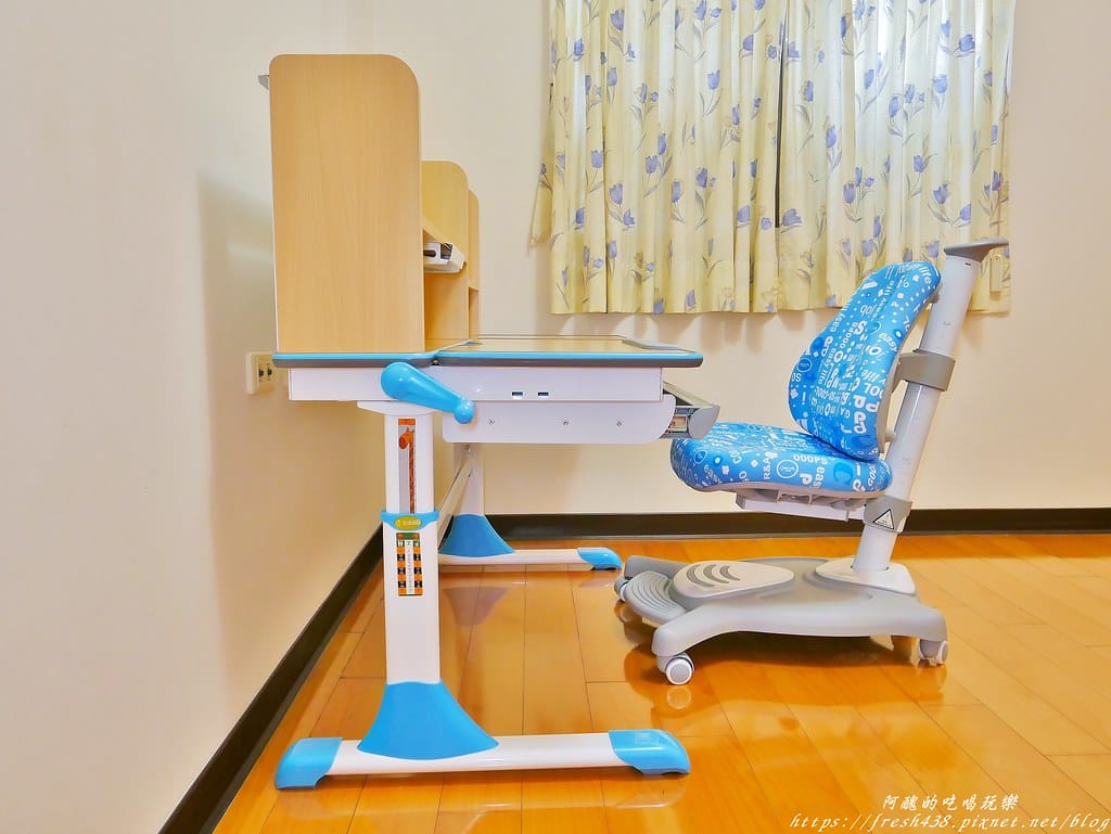 【傢俱推薦】生活誠品-兒童成長書桌椅,可升降、符合人體工學,讓您從幼兒用到成人,讀書寫字繪畫更得力。 - 第34張圖 15-21