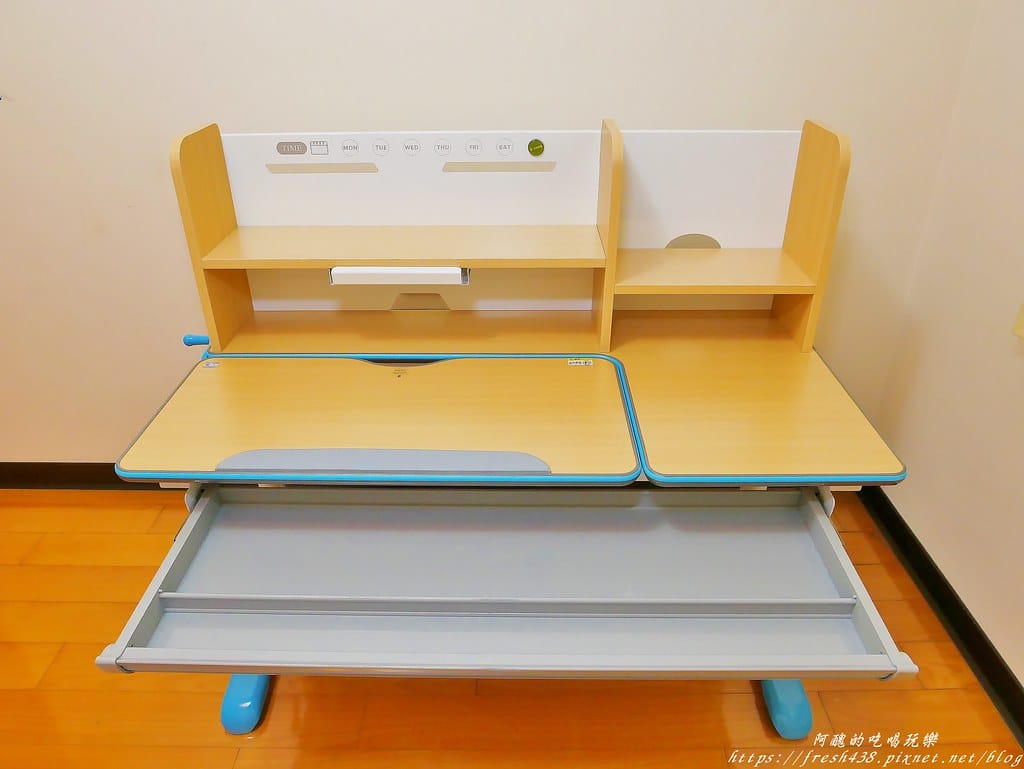 【傢俱推薦】生活誠品-兒童成長書桌椅,可升降、符合人體工學,讓您從幼兒用到成人,讀書寫字繪畫更得力。 - 第16張圖 15-10
