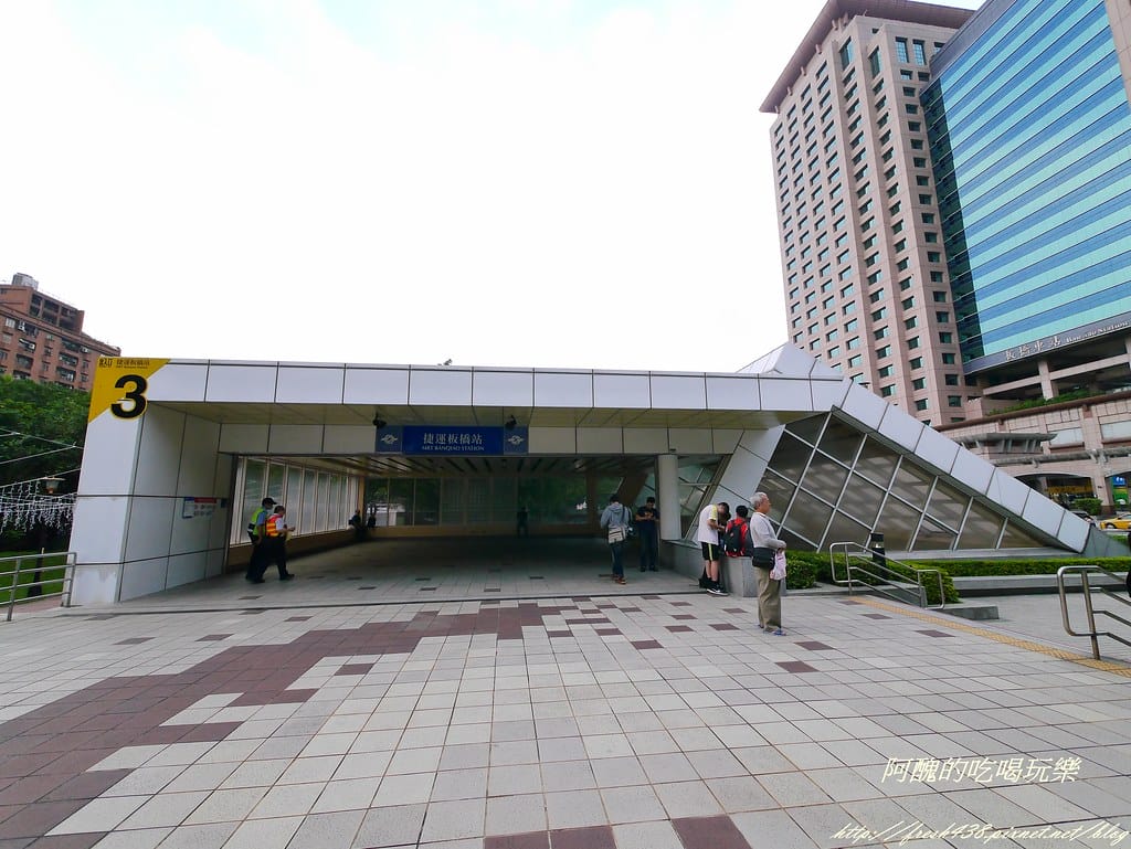 【新北市免費景點】2019新北市歡樂耶誕城,交通資訊、停車地點、活動地圖、主燈介紹,玩樂全攻略! - 第3張圖 P2430027