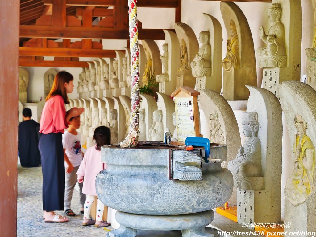【花蓮景點】慶修院,三級國家古蹟,古色古香的日本佛寺與庭園造景,300元可穿浴衣,地址/停車場/門票/浴衣體驗資訊全公開,一旁還有超美味的慶修院馬告香腸。 - 第18張圖 40