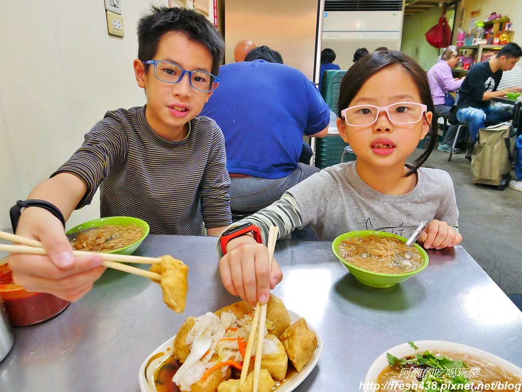 【台北美食】顏記蚵仔麵線,經營40年的老店,位於高速公路橋下隱藏版小吃,銅板美食錯過太可惜! - 第22張圖 13