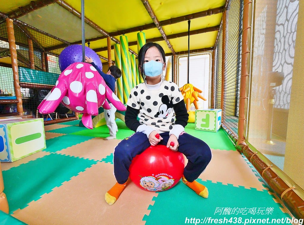 【宜蘭民宿】丟丟噹親子樂園民宿,最新親子房型超吸睛,四訪讓人更驚豔,可以媲美飯店級設施的親子民宿。 - 第120張圖 82