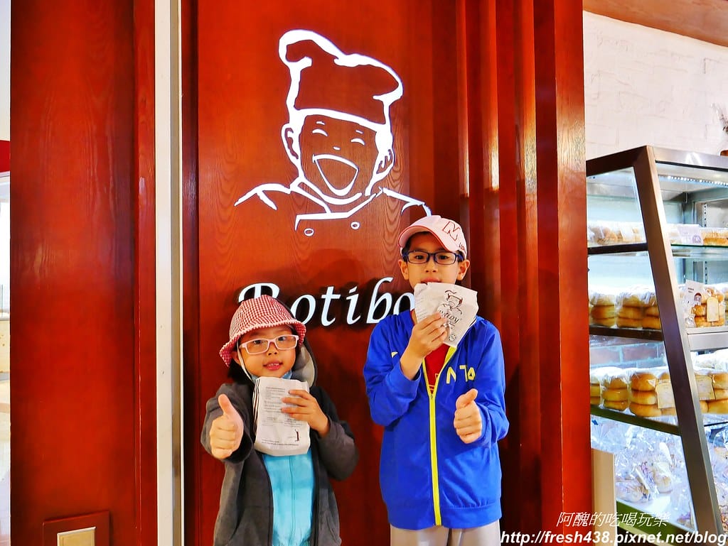 【馬來西亞旅遊】吉隆坡雙子星塔、馬來西亞換匯、SURIA KLCC必吃銅板美食推薦:Rotiboy咖啡麵包、紅豆湯、Auntie Anne’s蝴蝶麵包。 - 第32張圖 15