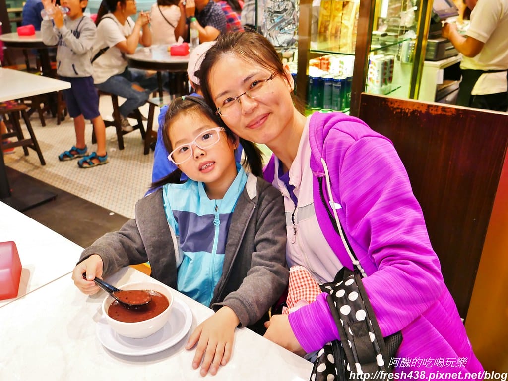 【馬來西亞旅遊】吉隆坡雙子星塔、馬來西亞換匯、SURIA KLCC必吃銅板美食推薦:Rotiboy咖啡麵包、紅豆湯、Auntie Anne’s蝴蝶麵包。 - 第40張圖 22