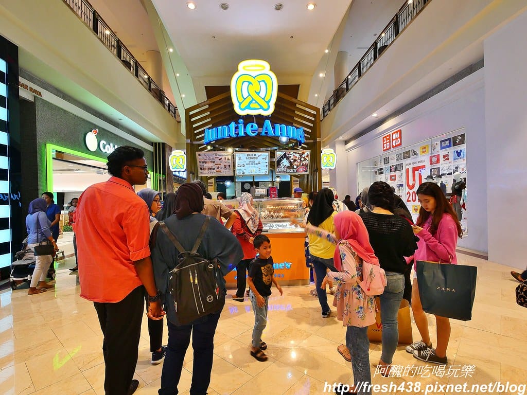 【馬來西亞旅遊】吉隆坡雙子星塔、馬來西亞換匯、SURIA KLCC必吃銅板美食推薦:Rotiboy咖啡麵包、紅豆湯、Auntie Anne’s蝴蝶麵包。 - 第41張圖 24