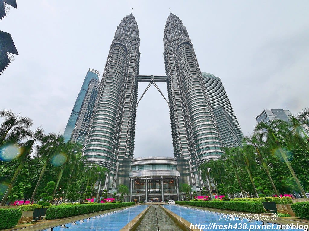 【馬來西亞旅遊】吉隆坡雙子星塔、馬來西亞換匯、SURIA KLCC必吃銅板美食推薦:Rotiboy咖啡麵包、紅豆湯、Auntie Anne’s蝴蝶麵包。 - 第2張圖 0-1