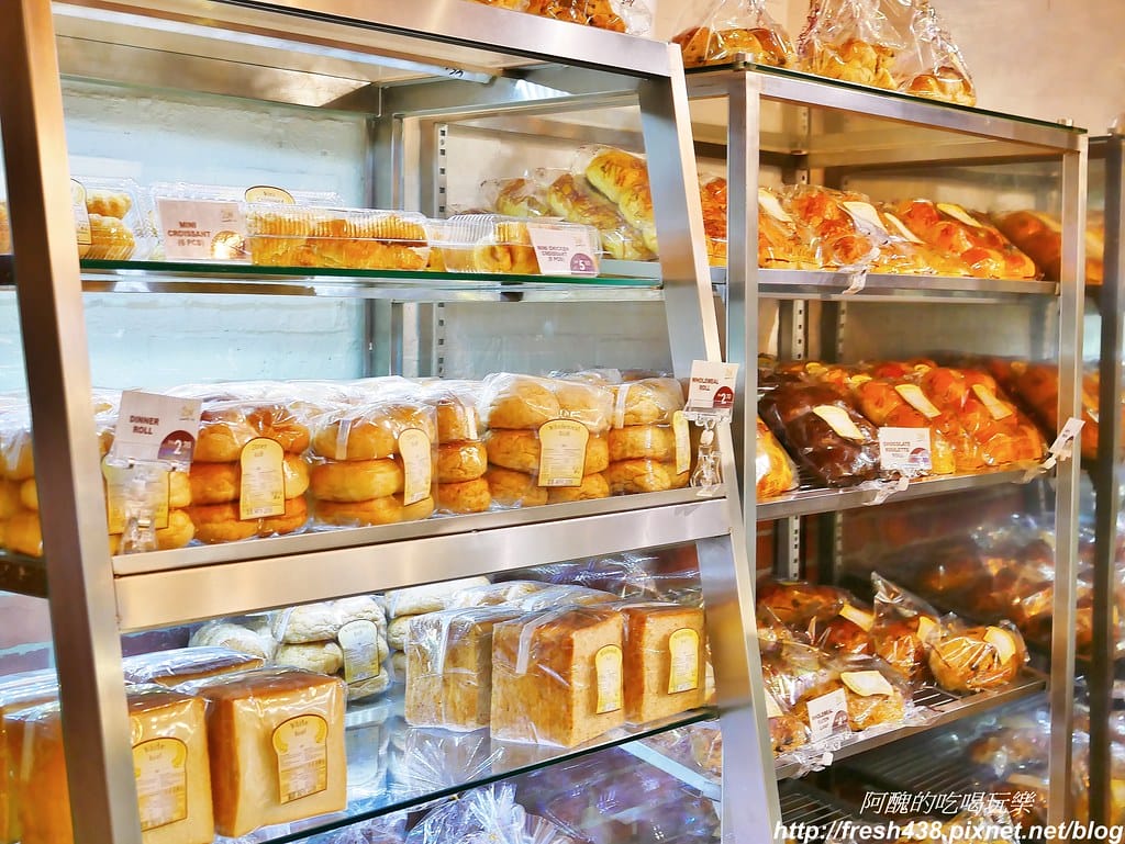 【馬來西亞旅遊】吉隆坡雙子星塔、馬來西亞換匯、SURIA KLCC必吃銅板美食推薦:Rotiboy咖啡麵包、紅豆湯、Auntie Anne’s蝴蝶麵包。 - 第22張圖 11-1