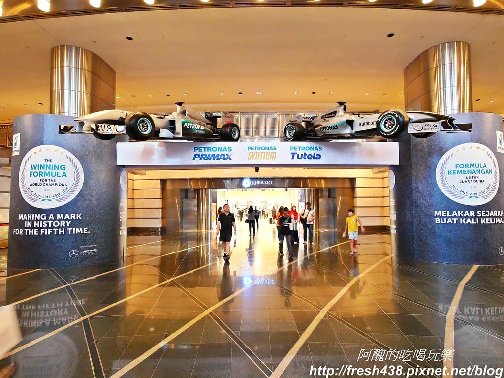 【馬來西亞旅遊】吉隆坡雙子星塔、馬來西亞換匯、SURIA KLCC必吃銅板美食推薦:Rotiboy咖啡麵包、紅豆湯、Auntie Anne’s蝴蝶麵包。 - 第6張圖 P1005515
