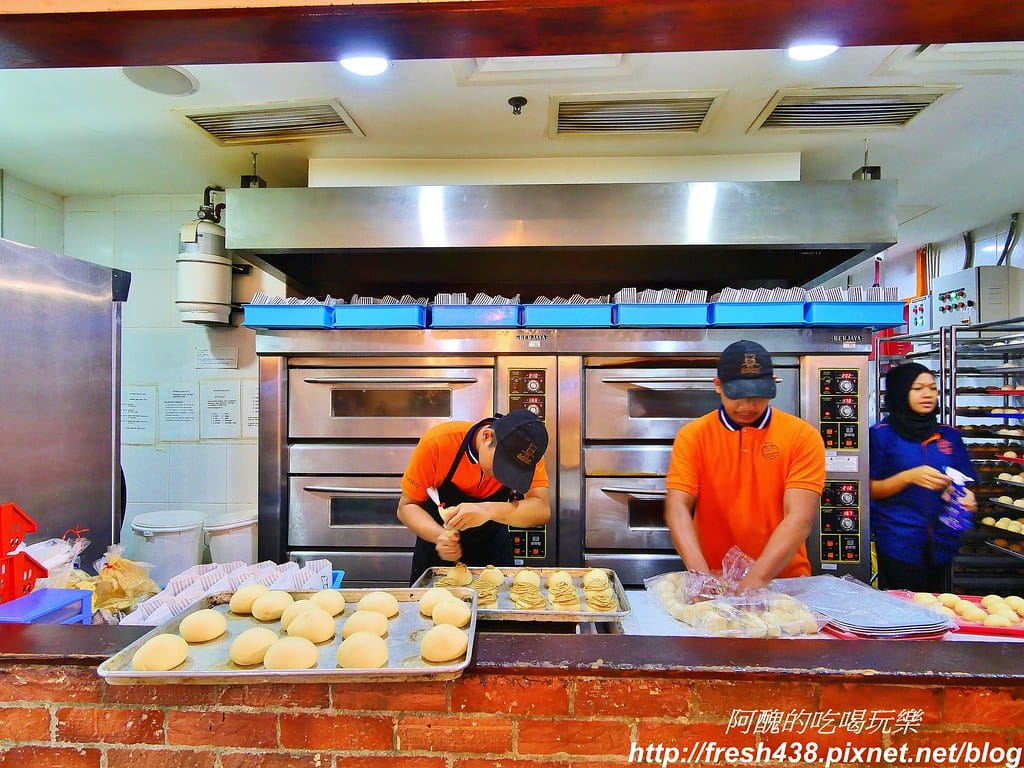 【馬來西亞旅遊】吉隆坡雙子星塔、馬來西亞換匯、SURIA KLCC必吃銅板美食推薦:Rotiboy咖啡麵包、紅豆湯、Auntie Anne’s蝴蝶麵包。 - 第24張圖 12
