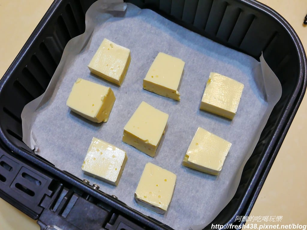 【氣炸鍋食譜】氣炸雞蛋豆腐,無油無粉版,日式風味,8分鐘搞定。 - 第3張圖 P1710800