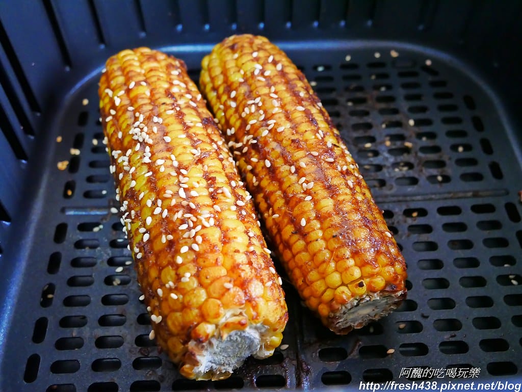 【氣炸鍋食譜】夜市烤玉米,外表鹹香、裡頭多汁,氣炸鍋居然可以做碳烤玉米耶! - 第13張圖 P1710857