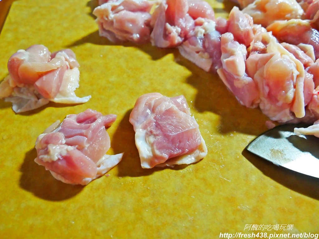【氣炸鍋食譜】椒鹽雞腿,簡單調味,低溫氣炸,保留肉汁維持鮮美,寶貝超喜愛! - 第3張圖 P1710908