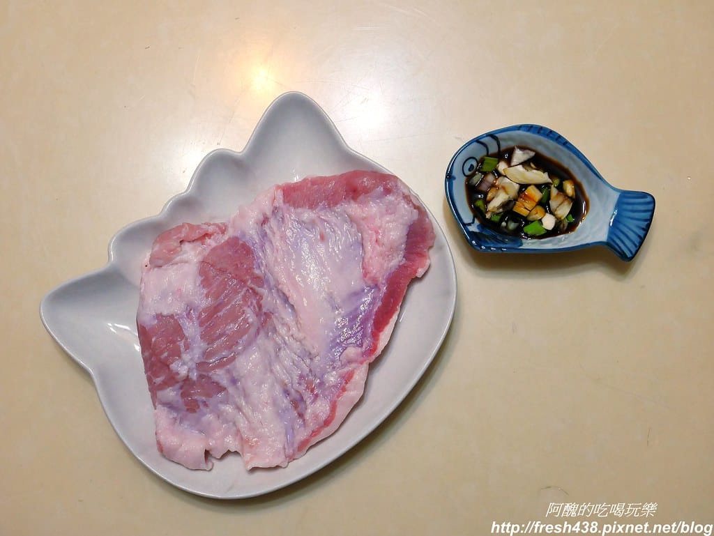 【氣炸鍋食譜】氣炸松阪豬,10分鐘完成,外表焦香、肉汁豐富,回味無窮哪! - 第2張圖 P1720080