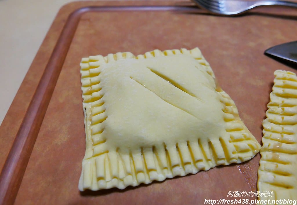 【氣炸鍋食譜】香蕉堅果派,快速簡單的懶人點心,保證讓您一口接一口。 - 第12張圖 P1720161