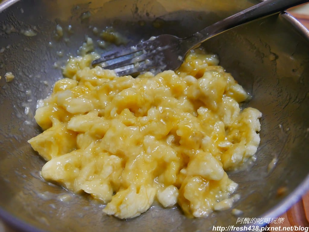 【氣炸鍋食譜】香蕉堅果派,快速簡單的懶人點心,保證讓您一口接一口。 - 第4張圖 P1720151