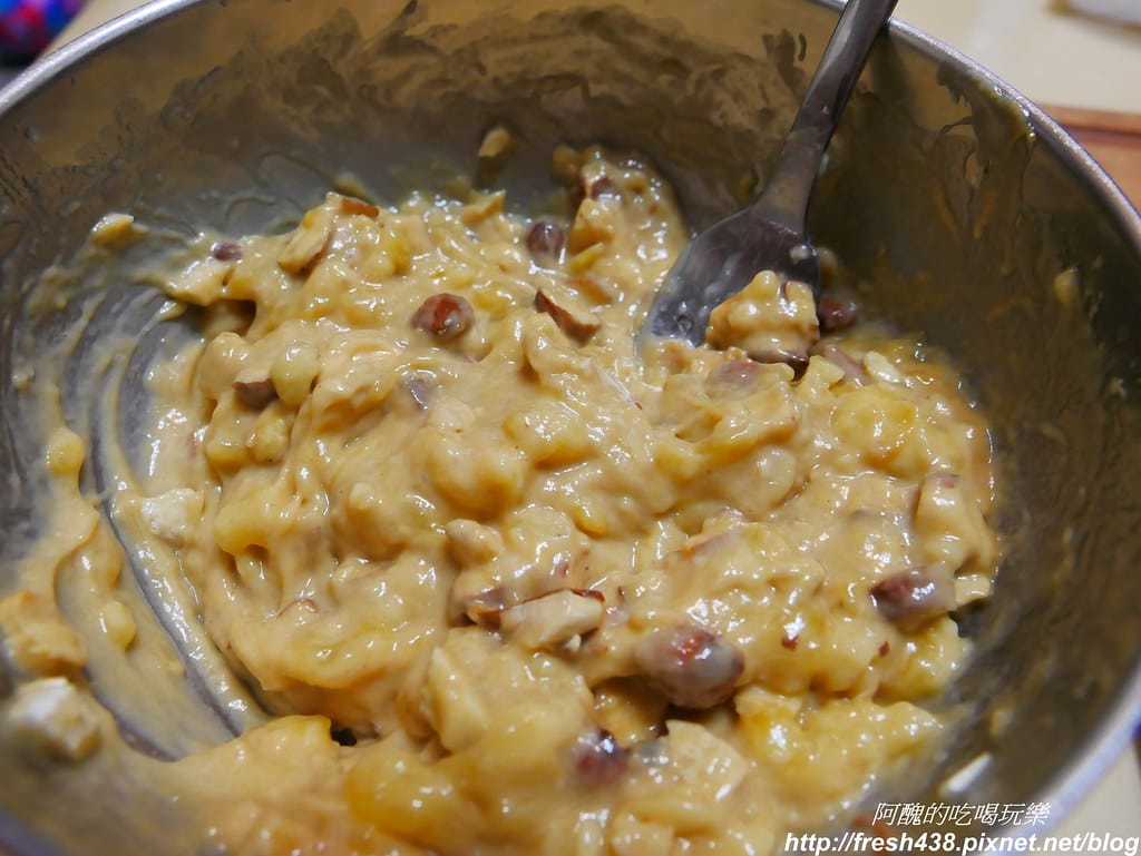 【氣炸鍋食譜】香蕉堅果派,快速簡單的懶人點心,保證讓您一口接一口。 - 第7張圖 P1720154