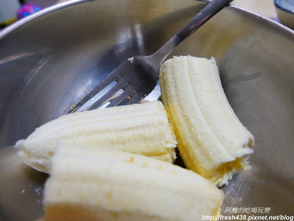 【氣炸鍋食譜】香蕉堅果派,快速簡單的懶人點心,保證讓您一口接一口。 - 第3張圖 P1720150