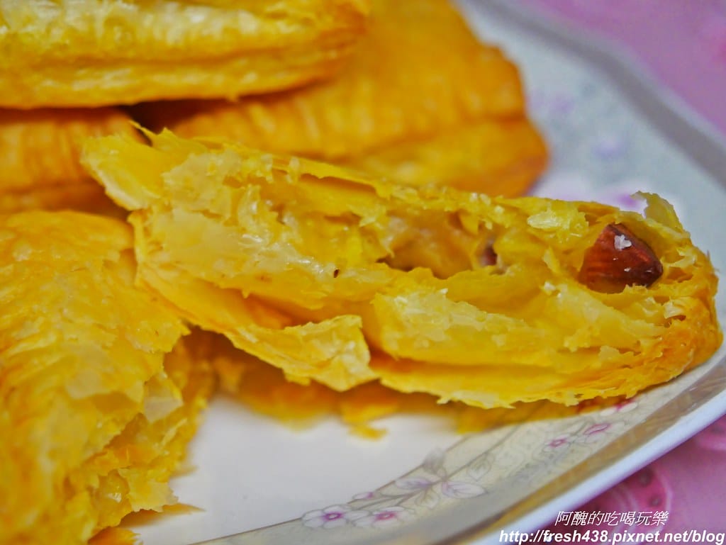 【氣炸鍋食譜】香蕉堅果派,快速簡單的懶人點心,保證讓您一口接一口。 - 第17張圖 P1720169