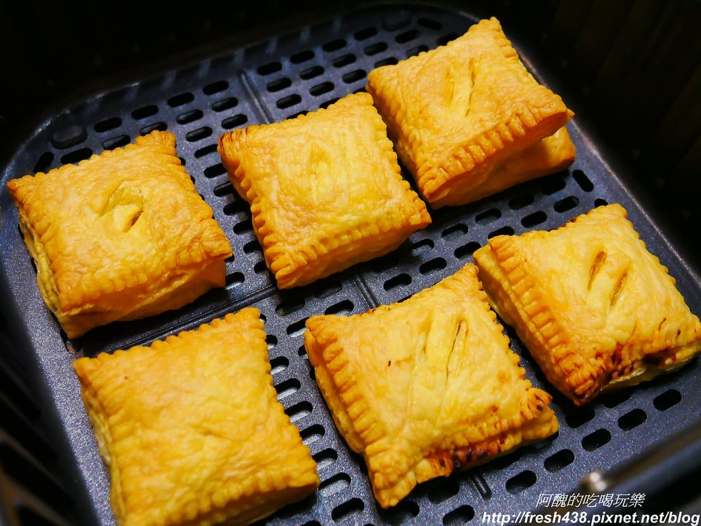 【氣炸鍋食譜】香蕉堅果派,快速簡單的懶人點心,保證讓您一口接一口。 - 第15張圖 P1720166