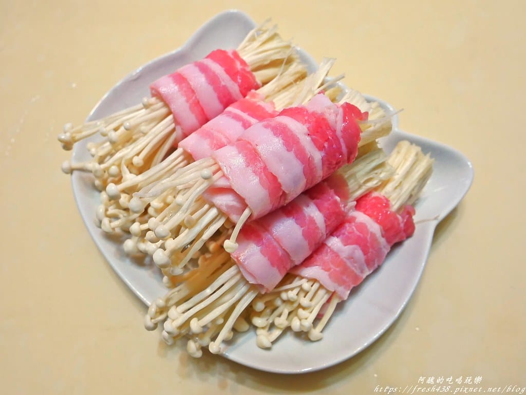 【氣炸鍋食譜】氣炸金針菇肉捲,減醣料理好簡單,低溫烘烤,10分鐘上桌。 - 第4張圖 P1730721