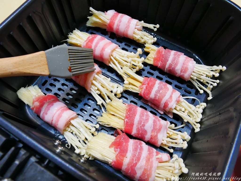【氣炸鍋食譜】氣炸金針菇肉捲,減醣料理好簡單,低溫烘烤,10分鐘上桌。 - 第5張圖 P1730722