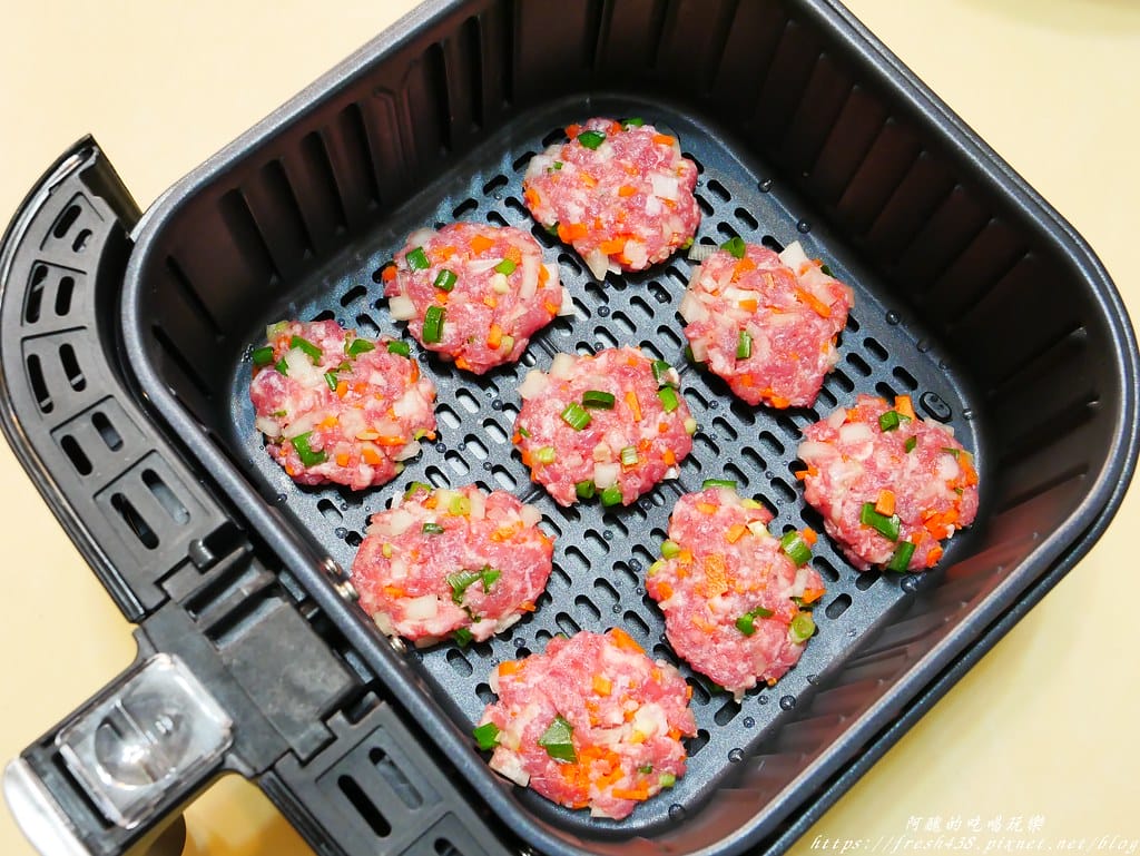 【氣炸鍋食譜】氣炸漢堡排,自己做漢堡肉,蔬食豐富,好吃又營養。 - 第5張圖 P1740047