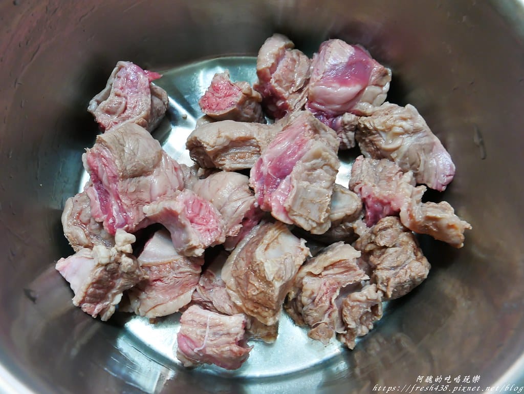 【電鍋食譜】馬鈴薯燉牛肉,免開火,就可以吃到軟嫩無比的牛肉,超幸福。 - 第5張圖 P1740028