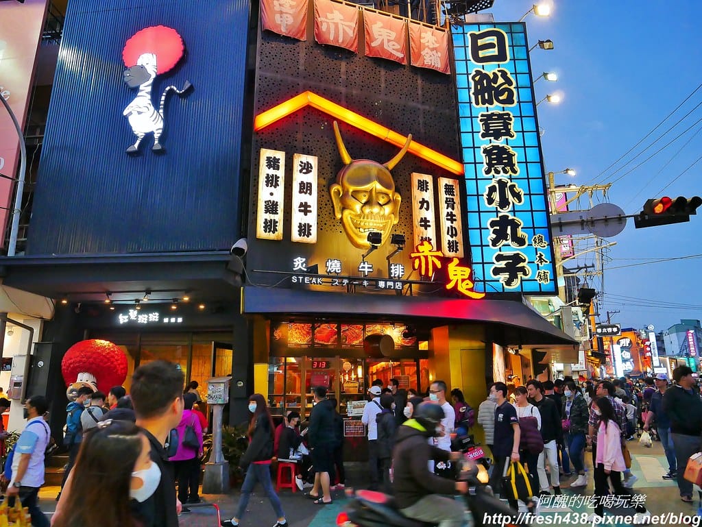【台中美食】明倫蛋餅,逢甲夜市必吃的銅板美食,蛋餅皮微甜,四種醬料任您選,超人氣蛋餅好美味! - 第4張圖 0