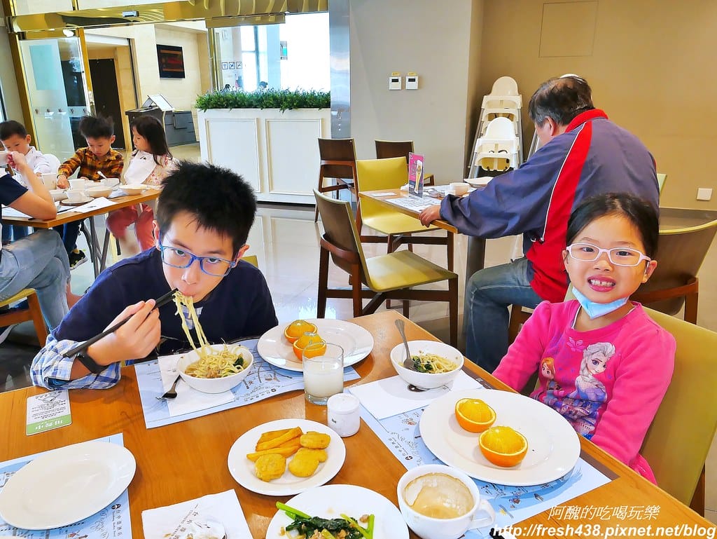 【台中親子飯店推薦】台中港酒店,海洋親子房型超夢幻,遊戲室、三溫暖與健身房齊備,親子住宿絕佳選擇。 - 第154張圖 109