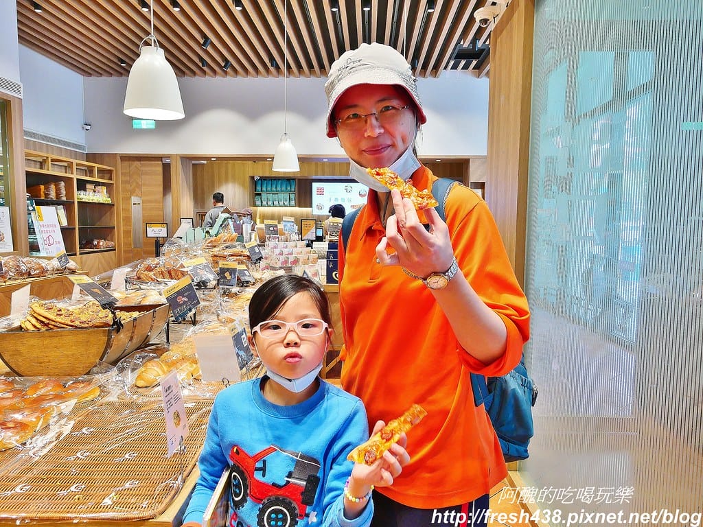 【台中美食】吳寶春麥方店-臺中劇院店,提供試吃與茶飲,還有台中限定的口味。 - 第15張圖 5-9