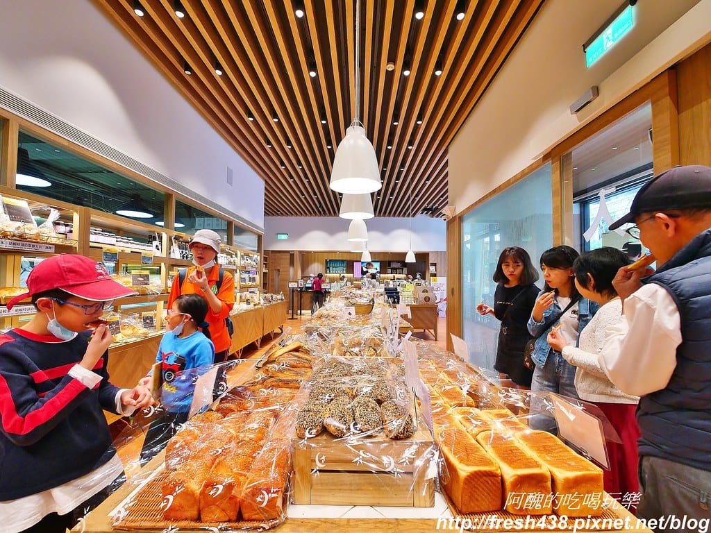 【台中美食】吳寶春麥方店-臺中劇院店,提供試吃與茶飲,還有台中限定的口味。 - 第12張圖 5-5